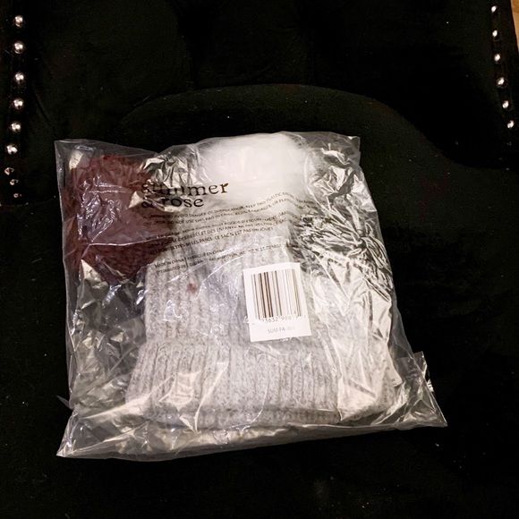 NWT SUMMER & ROSE Beanie w/ Multi Poms - Picture 4 of 4